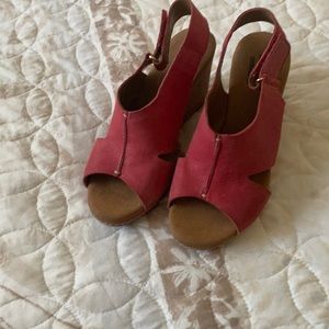 Cute and comfy wedge Clark’s shoes. Gently worn